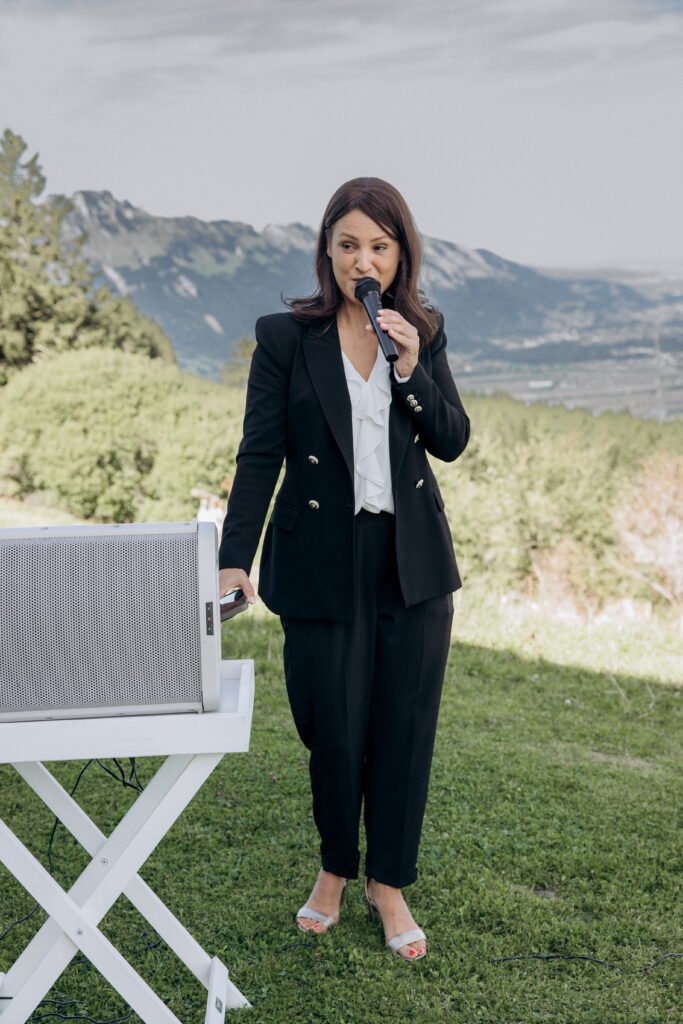 Officiant for a free wedding ceremony